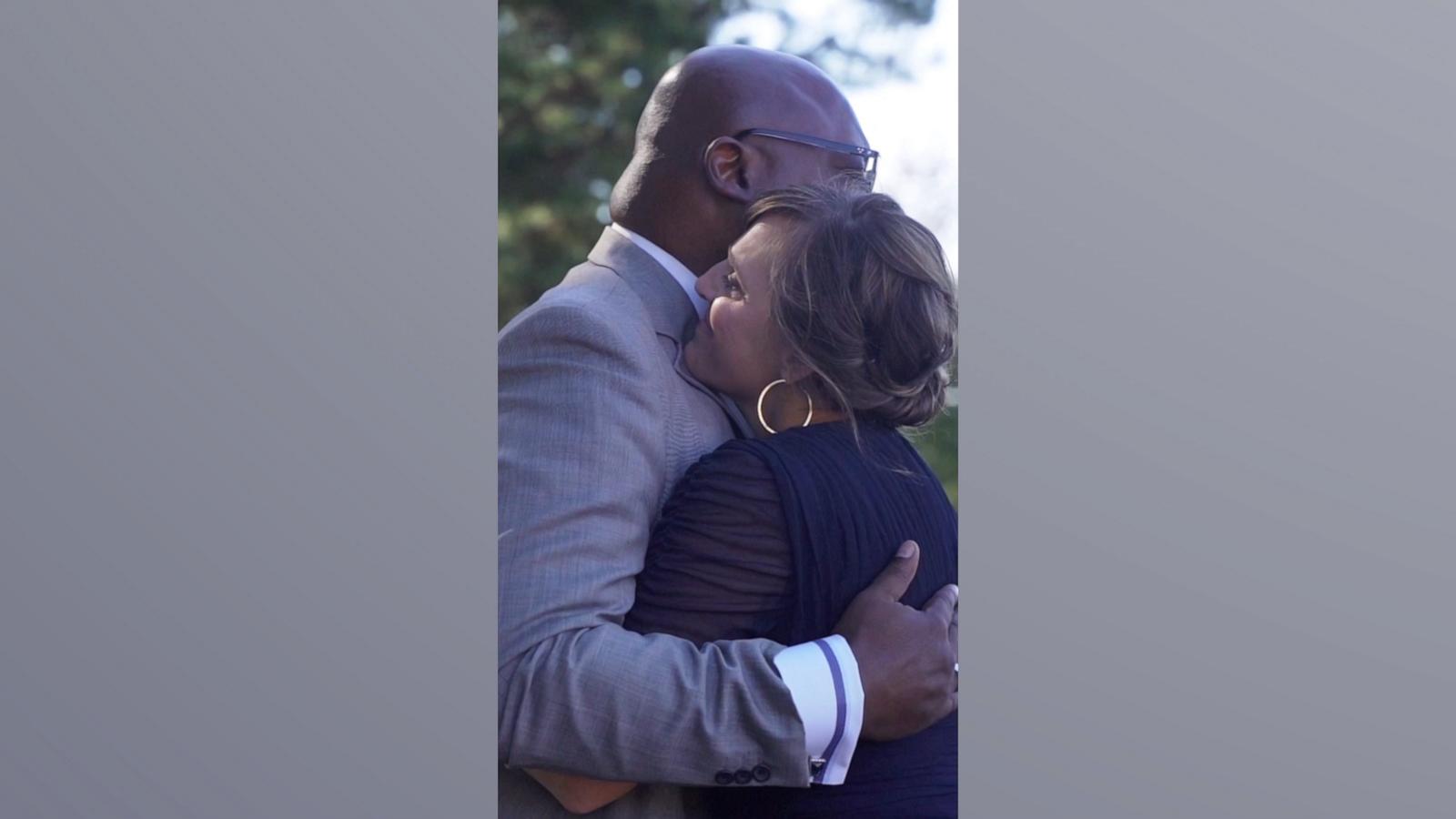 VIDEO: Bride's parents have 1st look with one another