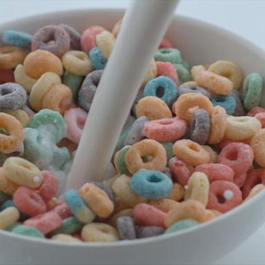 VIDEO: Protesters demand Kellogg remove artificial colors from cereals