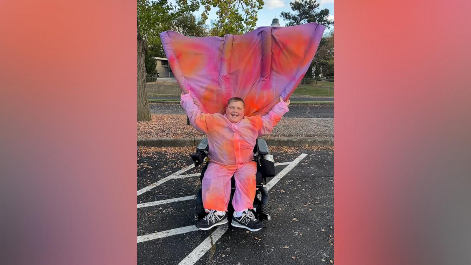 VIDEO: 11-year-old boy dresses up as Taylor Swift background dancer for Halloween