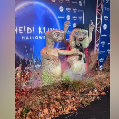 Heidi Klum transforms into E.T. for Halloween 