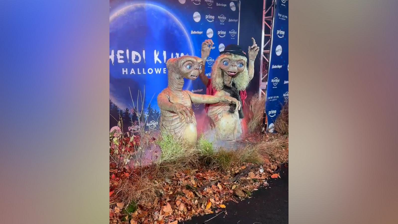 Heidi Klum transforms into E.T. for Halloween