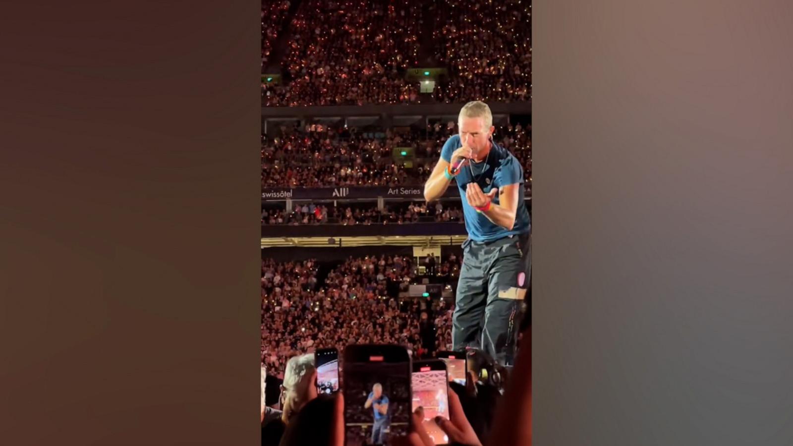 VIDEO: Chris Martin helps young fan find comfortable spot at concert