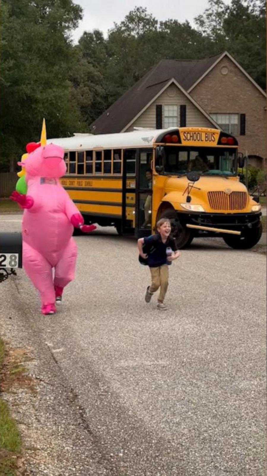 VIDEO: Get you a bestie who surprises your kid at the bus stop dressed as a unicorn