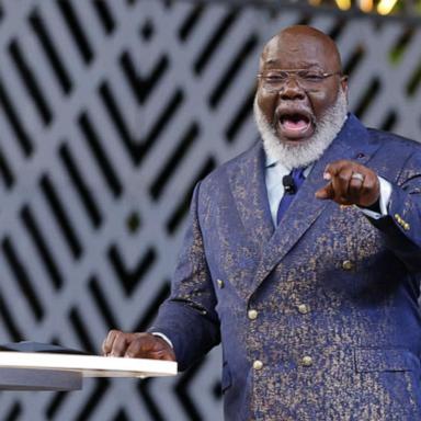 VIDEO: Bishop TD Jakes suffers medical emergency during sermon