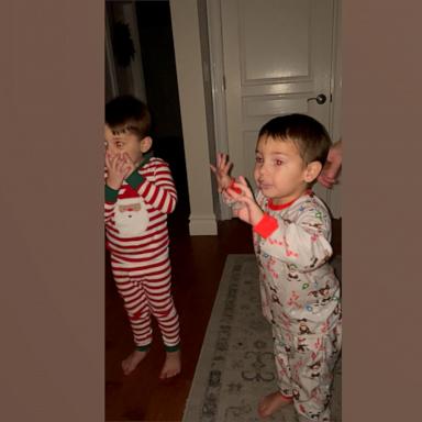 VIDEO: Mom and kids sneak downstairs to see Santa leaving gifts under Christmas tree 