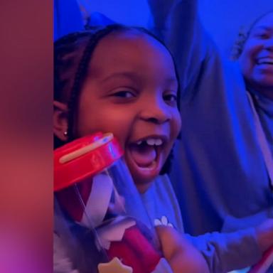 Jeffrey Freeman and his wife gave their daughters Ava and Mia, elves on the shelf. The crew on the family’s flight to Ft. Lauderdale, Florida, helped give them the VIP treatment.