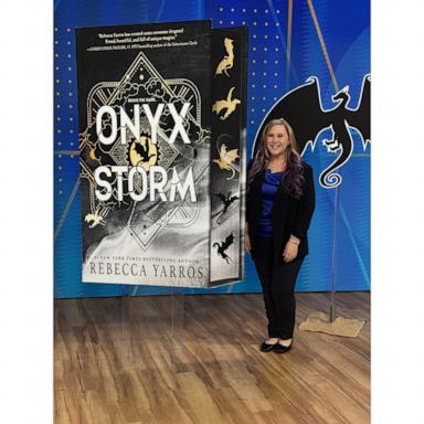 VIDEO: Rebecca Yarros breaks down the 'Onyx Storm' book cover