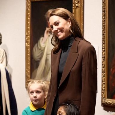 Princess Kate rode a school bus with students on their field trip to London's National Portrait Gallery.