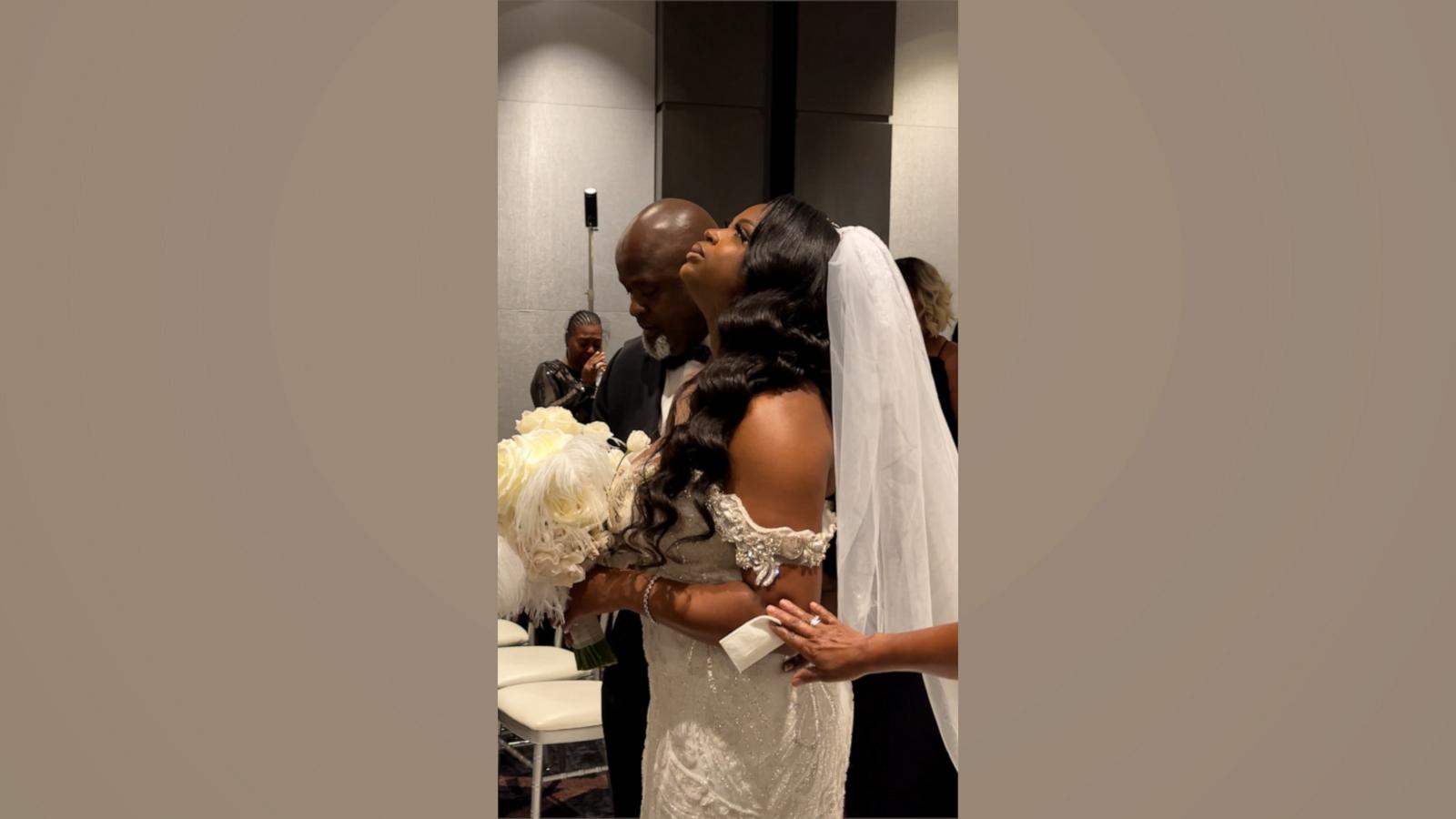 VIDEO: Bride listens to late mom's voicemail during wedding