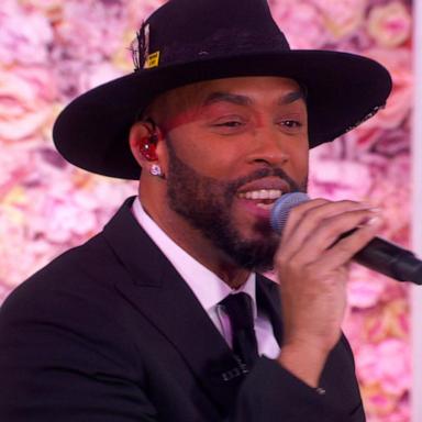 VIDEO: Montell Jordan performs