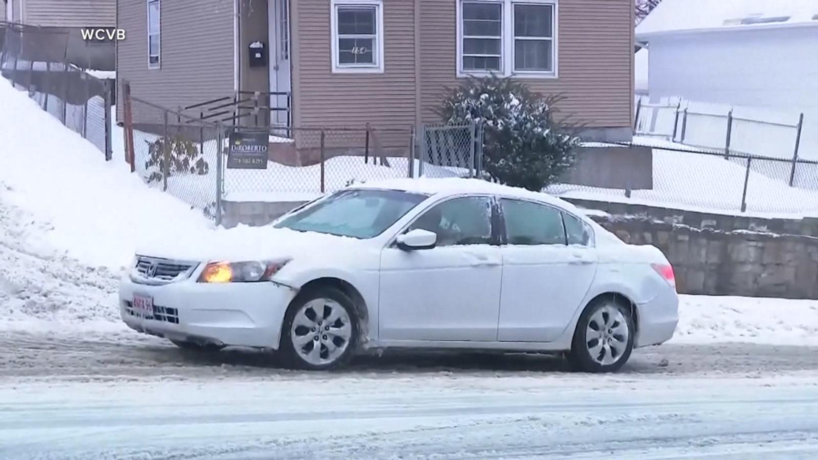 VIDEO: Snowstorm causes travel chaos in Northeast