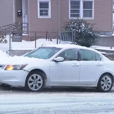 VIDEO: Snowstorm causes travel chaos in Northeast