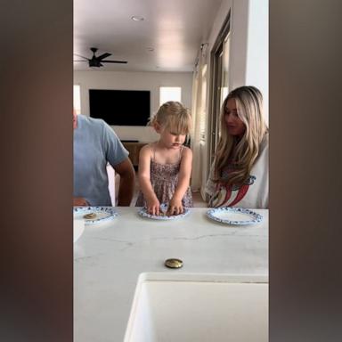 This toddler didn't hesitate when she noticed her mom was the only one without a cookie.