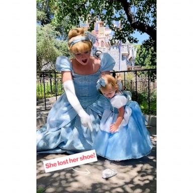 VIDEO: Little girl loses her shoe while meeting Cinderella