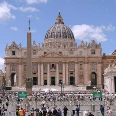 VIDEO: Catholic faithful gather in St. Peter’s Square during conclave