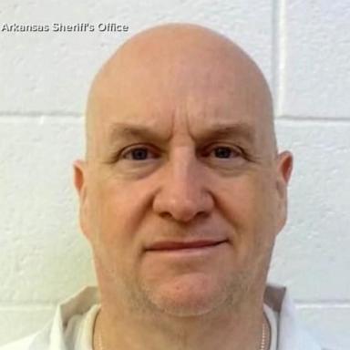 VIDEO: Arkansas police chief on the run
