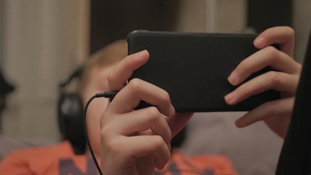New study looks at kids and screen time and how it affects their behavior