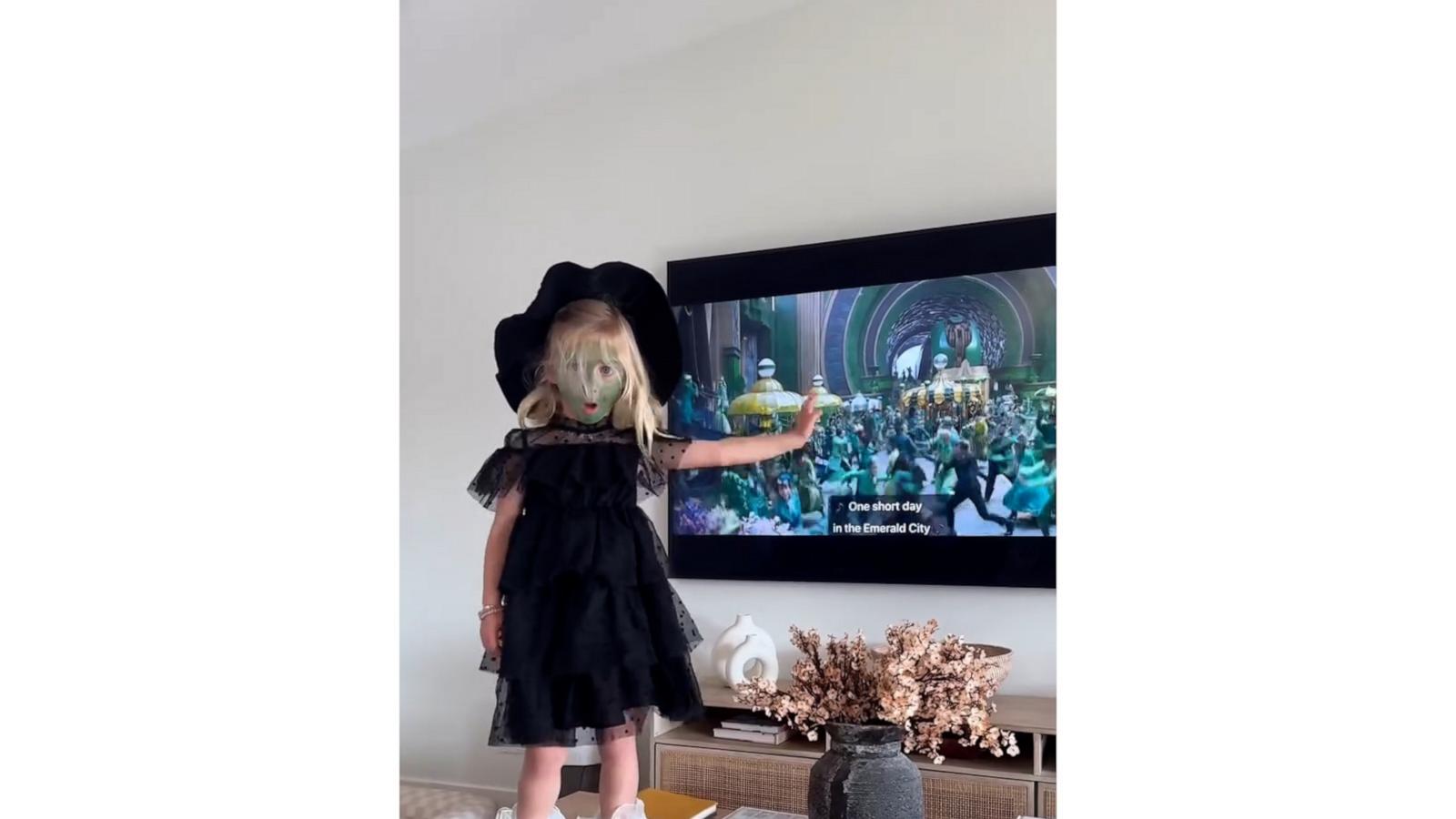 Little girl's love for Elphaba in 'Wicked' is 'unlimited'