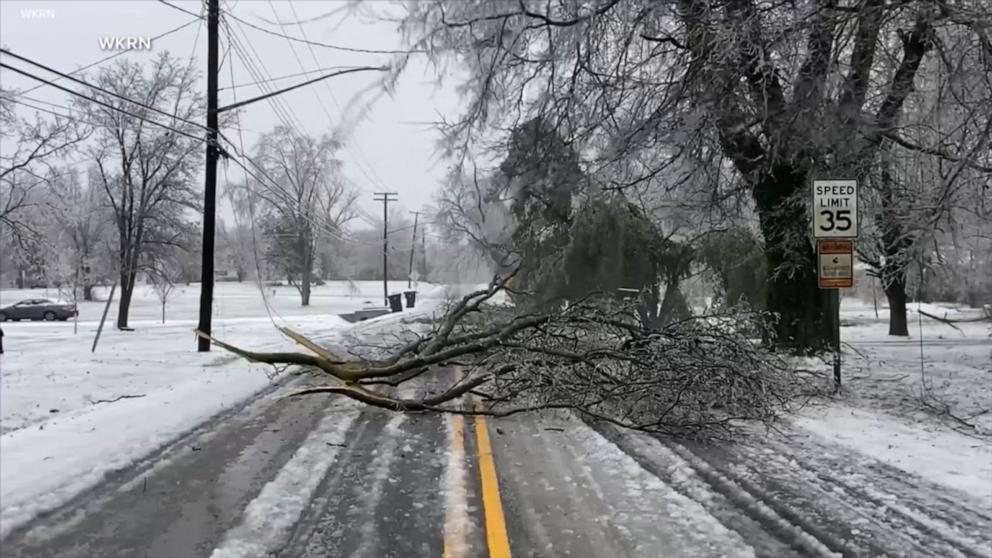 Hundreds of thousands without power as deep freeze intensifies | GMA