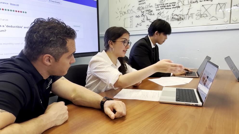 VIDEO: High school students get early start on financial literacy