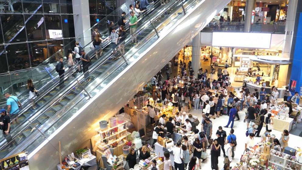 VIDEO: Gen Z heads back to the mall