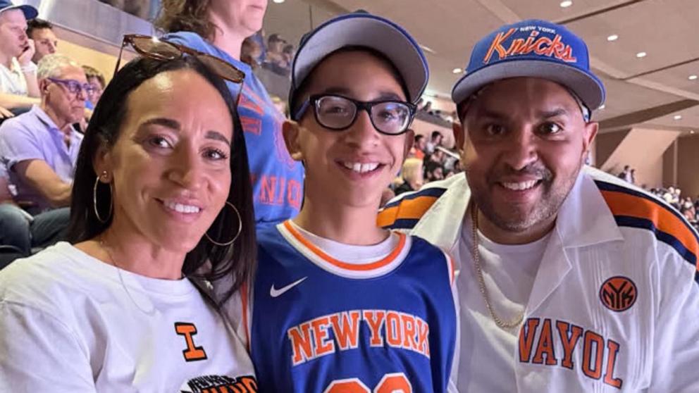 VIDEO: Carmelo the super fan has his dream come true