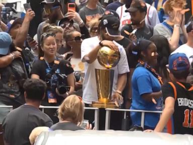WATCH:  Top 3 biggest moments from Knicks championship parade