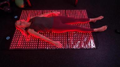VIDEO: What to know about red light therapy mats