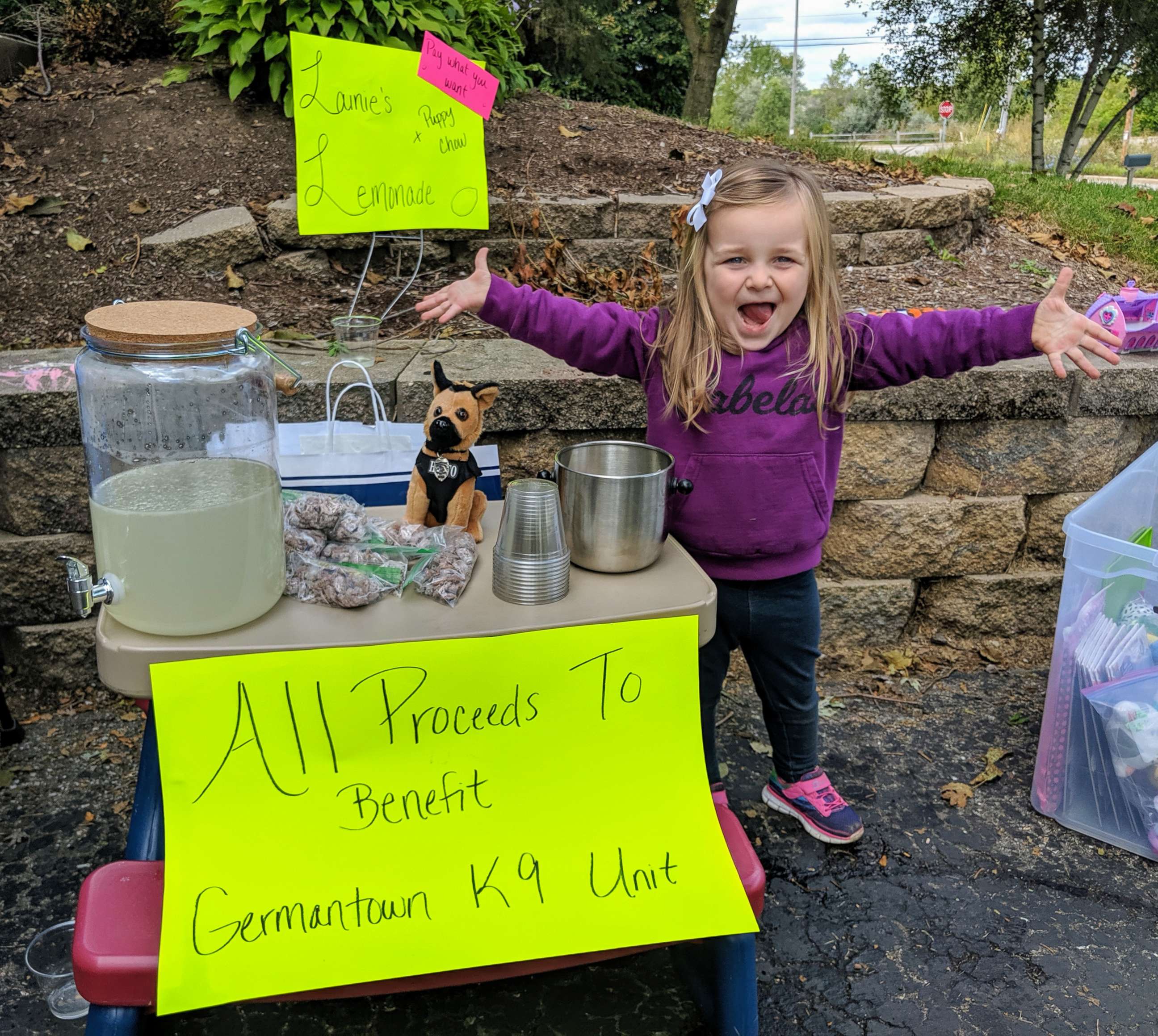 PHOTO: Lainie Stephens raised $754 by selling snacks and lemonade during her family's three-day-long garage sale to help the Germantown Police Department.