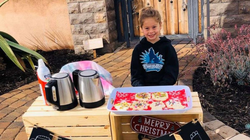 PHOTO: For $2, Katelynn Hardee offered neighbors some holiday treats like cocoa, cookies and hot cider. The 5-year-old attends Breeze Hill Elementary School in Vista, California, where the outstanding lunch balances total $616.85.