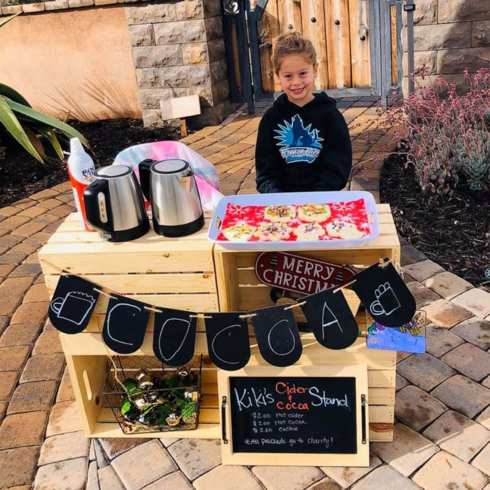PHOTO: For $2, Katelynn Hardee offered neighbors some holiday treats like cocoa, cookies and hot cider. The 5-year-old attends Breeze Hill Elementary School in Vista, California, where the outstanding lunch balances total $616.85.