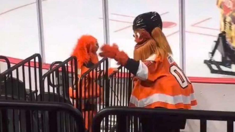 VIDEO: Flyers mascot Gritty has dance off with 8-year-old fan 