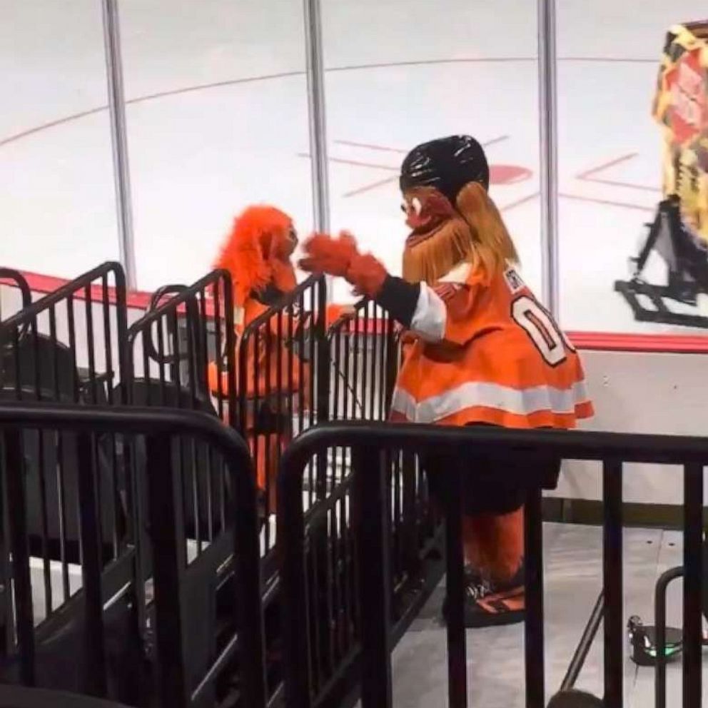 VIDEO: Gritty Surprises 7-Year-Old Flyers Fan at the Hospital