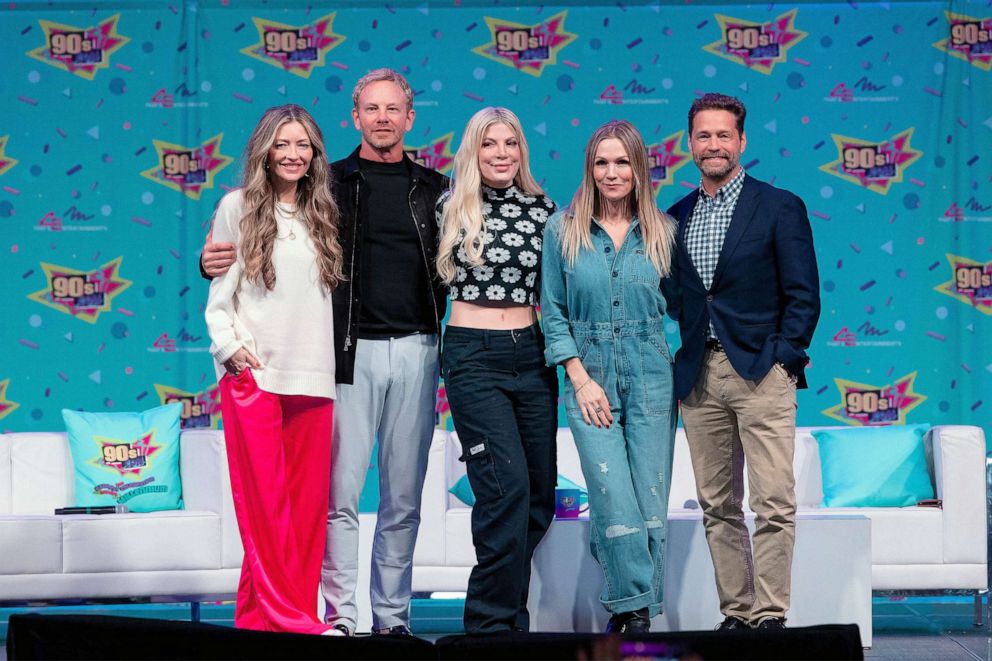 PHOTO: Rebecca Gayheart, Ian Ziering, Tori Spelling, Jennie Garth and Jason Priestly attend 90's Con, March 19, 2023 in Hartford, CT.