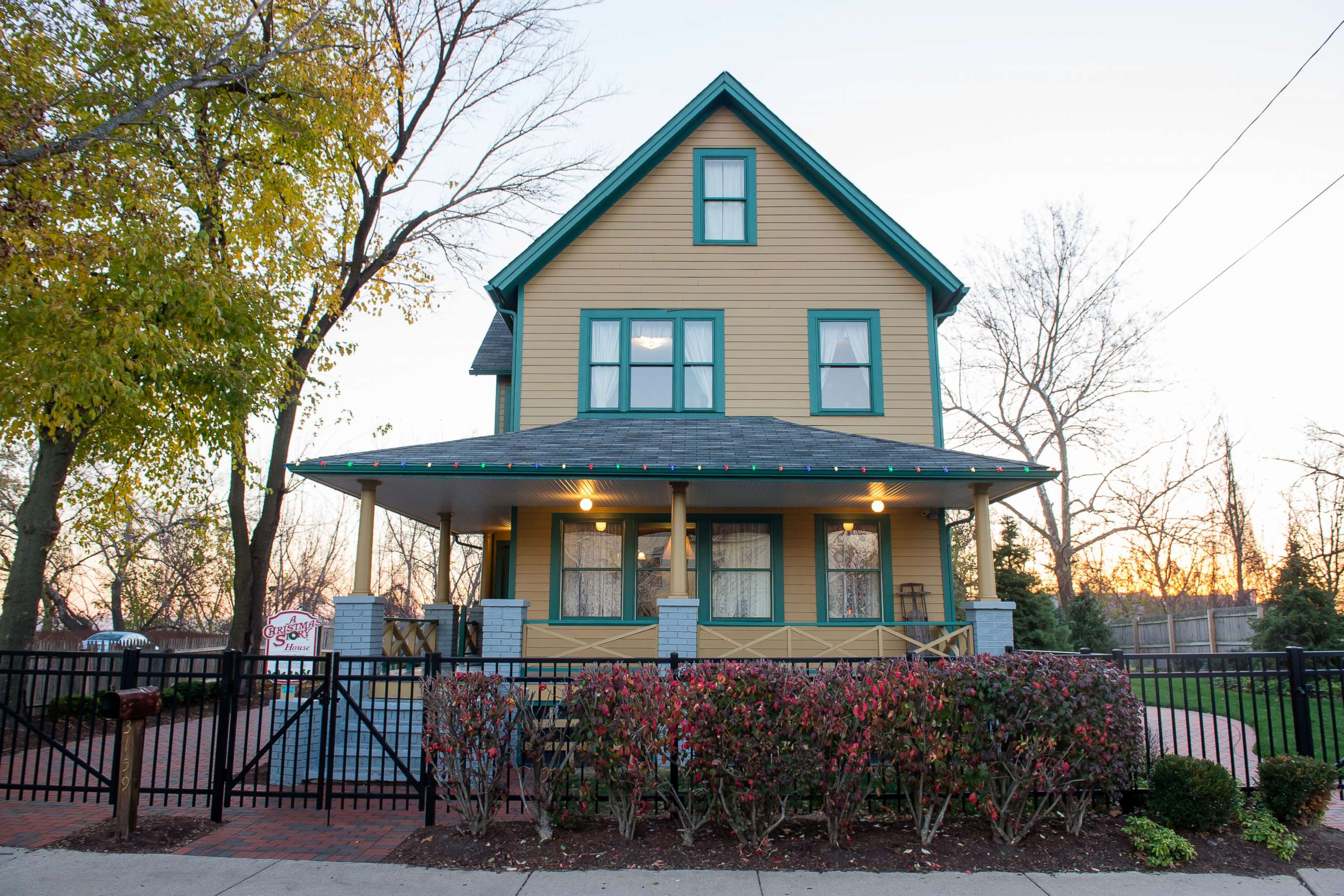 PHOTO: The exterior of A Christmas Story House and Museum in Cleveland, Dec. 2, 2015. 
