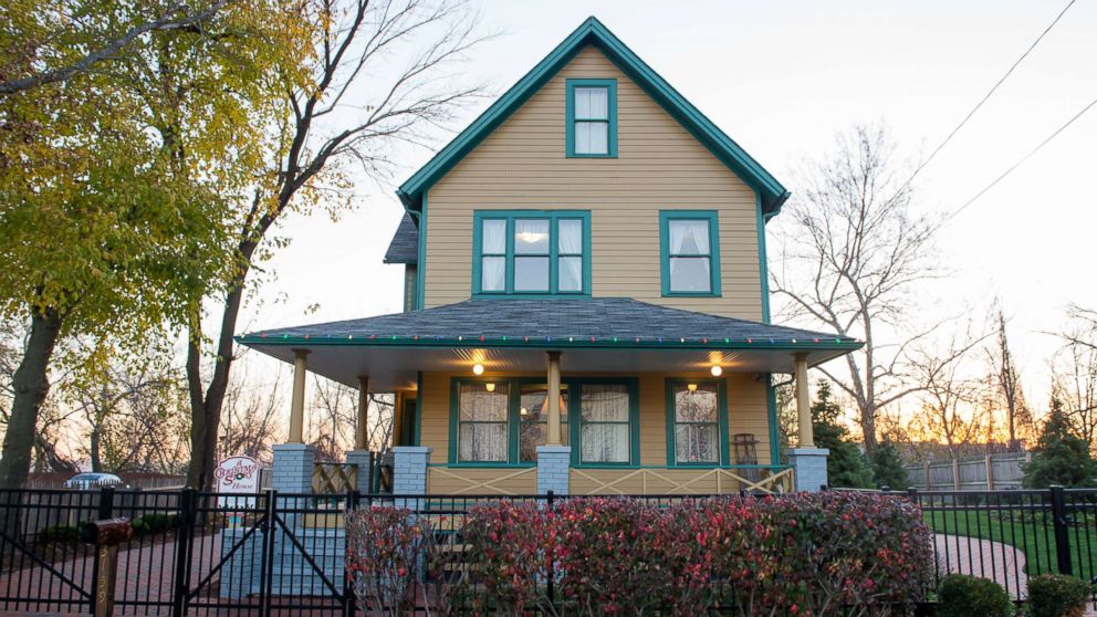 PHOTO: The exterior of A Christmas Story House and Museum in Cleveland, Dec. 2, 2015. 