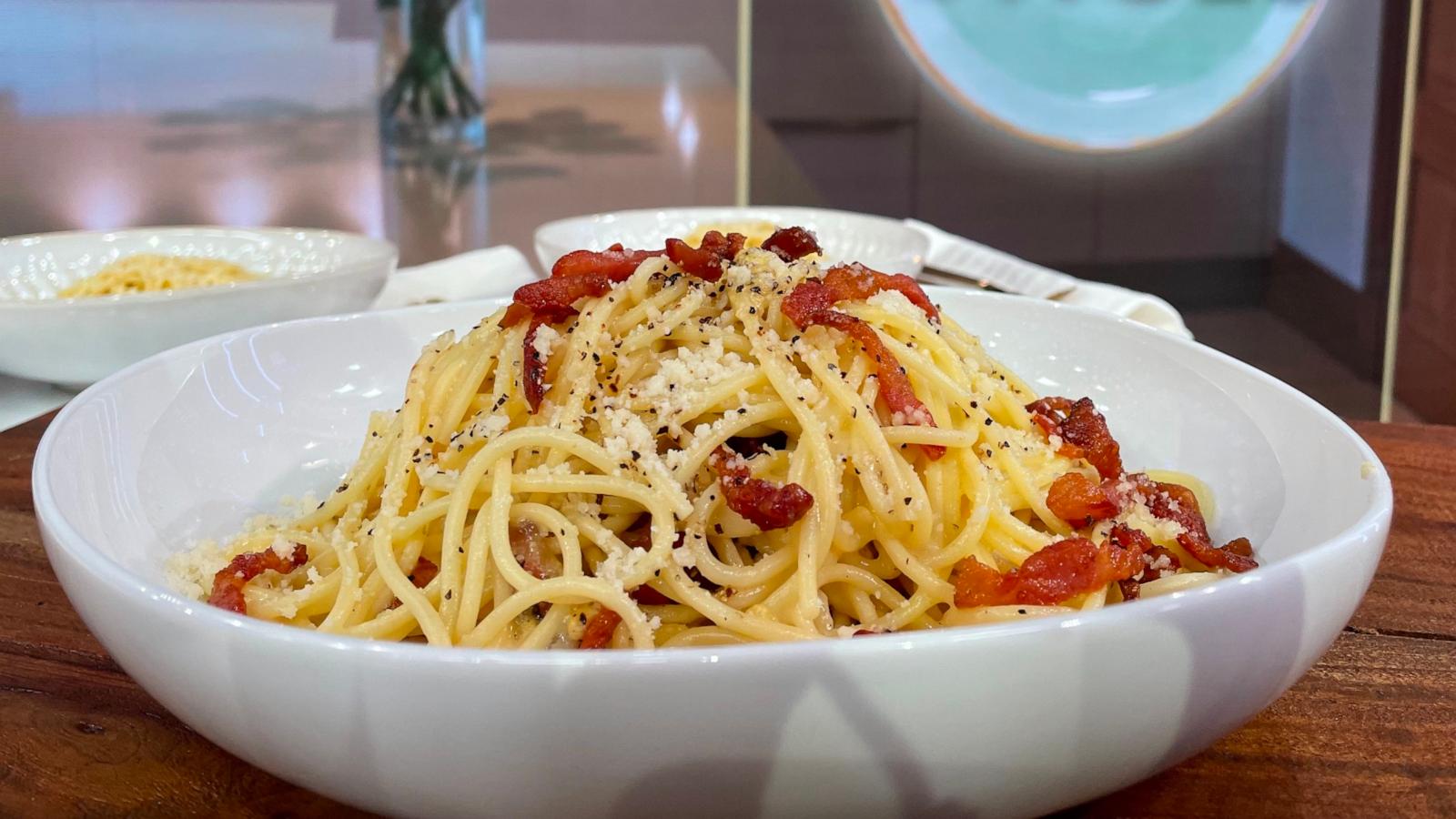 PHOTO: Chef Anthony Vitolo of "Vitolo" drops by 'GMA3' to make his iconic spaghetti alla carbonara.