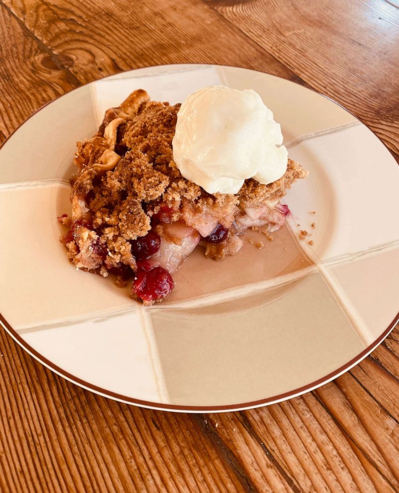 Trisha Yearwood shares her skillet cheddar cornbread recipe for  Thanksgiving - Good Morning America