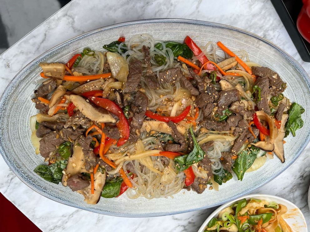 FOTO: Un plato de ternera casera Japchae.