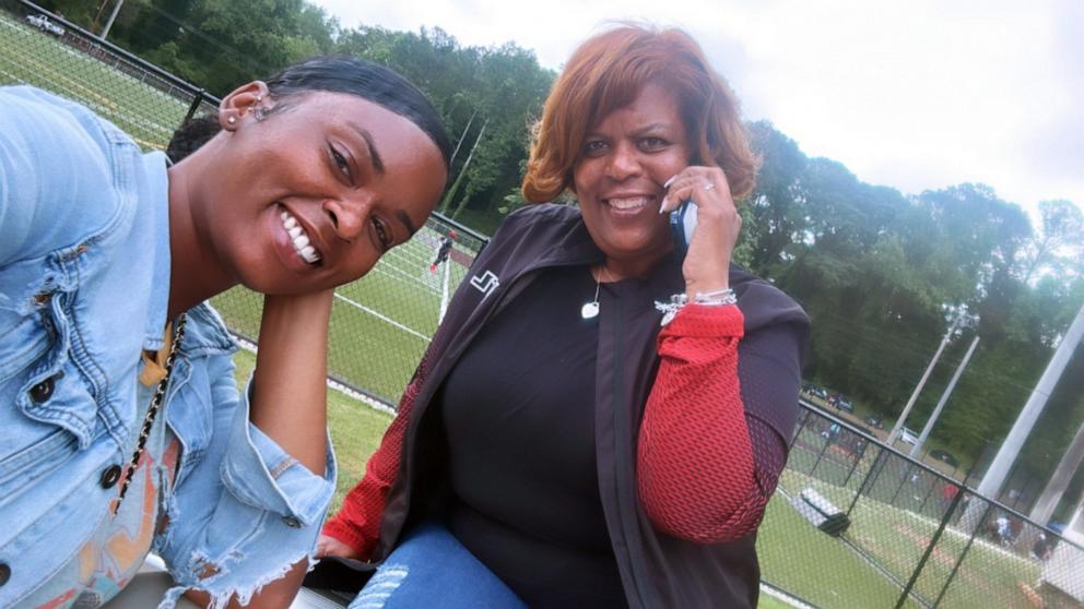 PHOTO: Breana Berry, 30, and Jacque Berry, 53, are participants in VOICES of Black Women, a research study launched by the American Cancer Society.