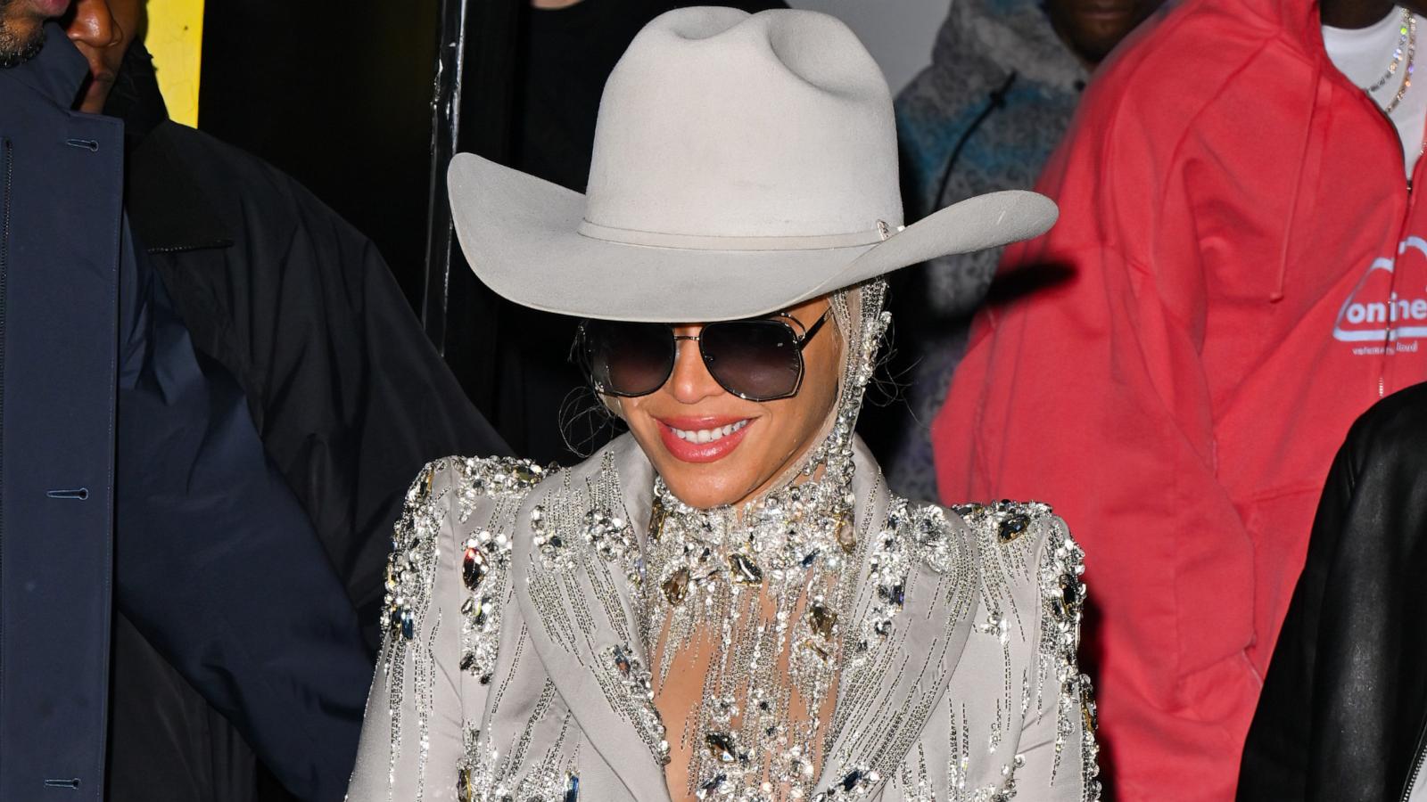 PHOTO: Beyonce leaves the Luar fashion show during New York Fashion Week in Brooklyn, NY, Feb. 13, 2024.