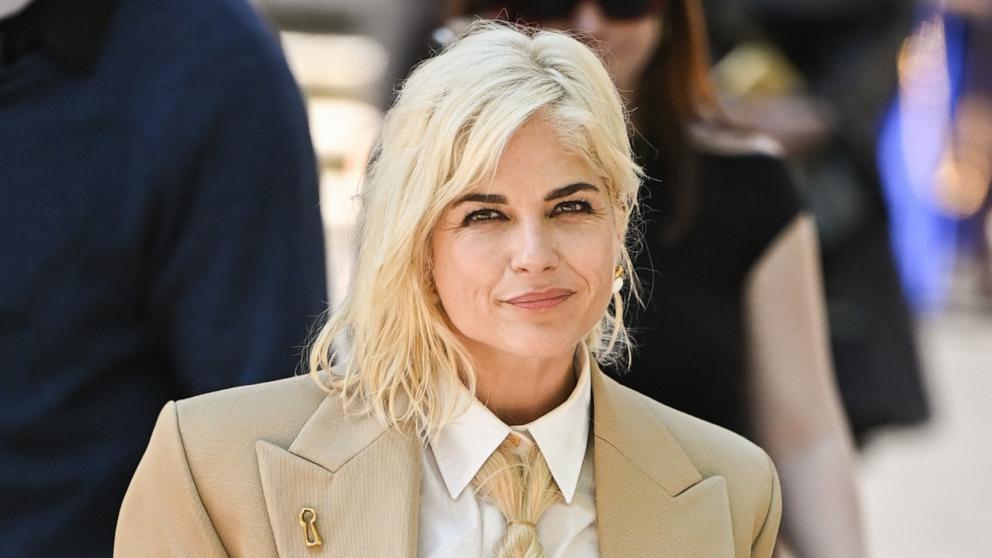 Selma Blair wears braided hair tie for Paris Fashion Week: See the photos