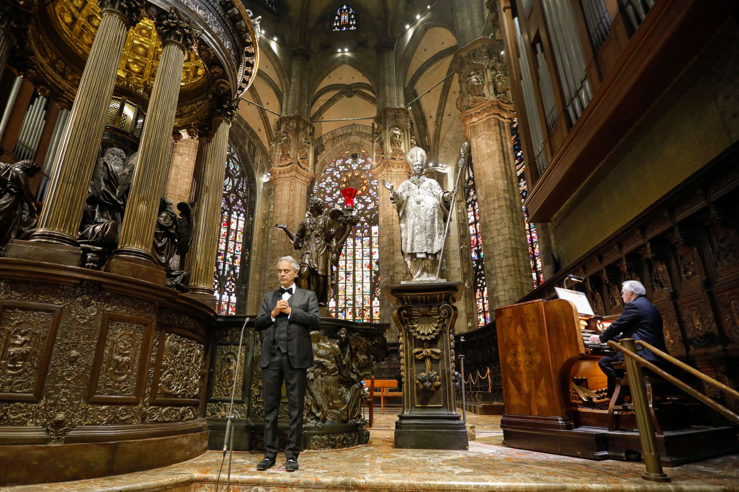 Bocelli Duomo 8 - credit LUCA ROSSETTI, COURTESY SUGAR SRL, DECCA RECORDS