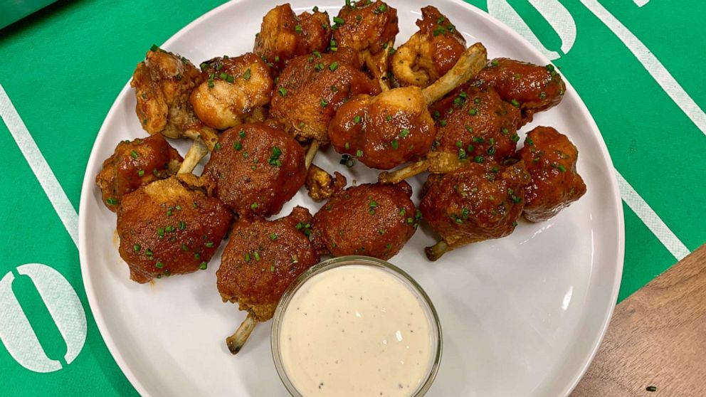 PHOTO: Chef and owner of Bowery Meat Co. in New York City, Josh Capon, made his chicken lollipops on "GMA."