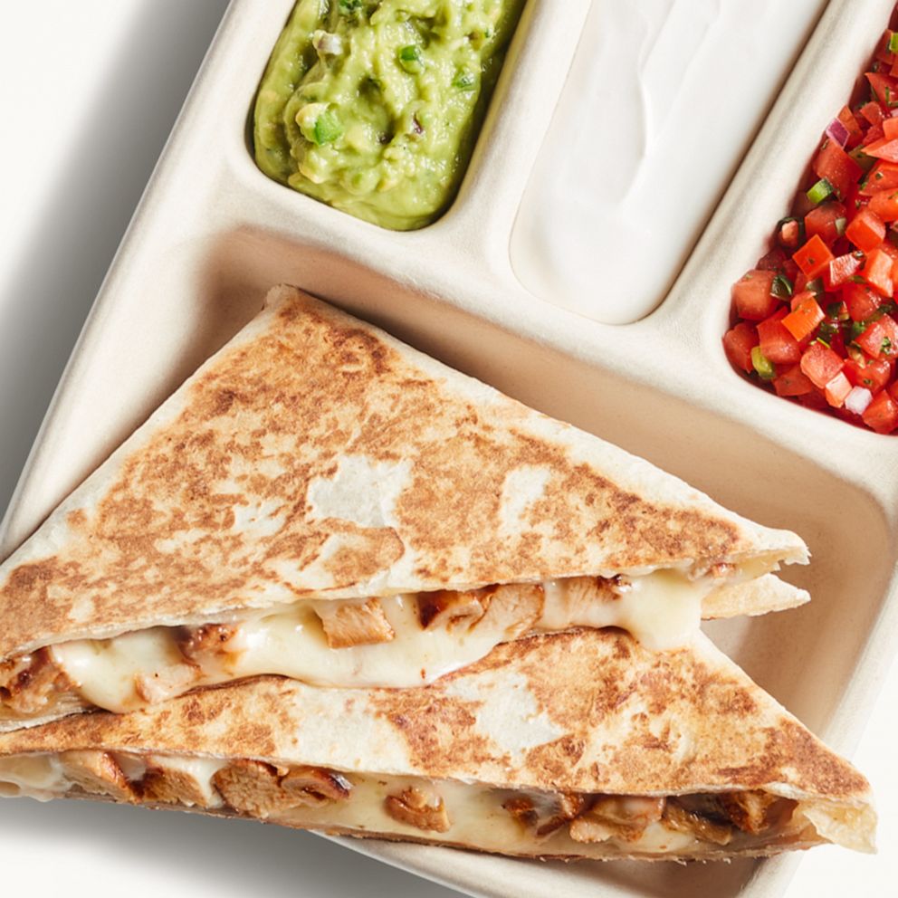 VIDEO: Kevin Curry shows Ginger Zee the recipe for quesadilla under 400 calories