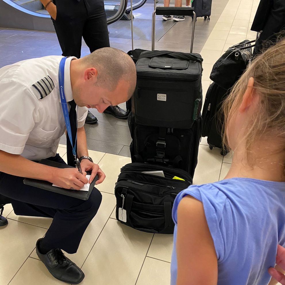 VIDEO: Airline captain wrote letter to the tooth fairy after girl lost tooth on the plane 