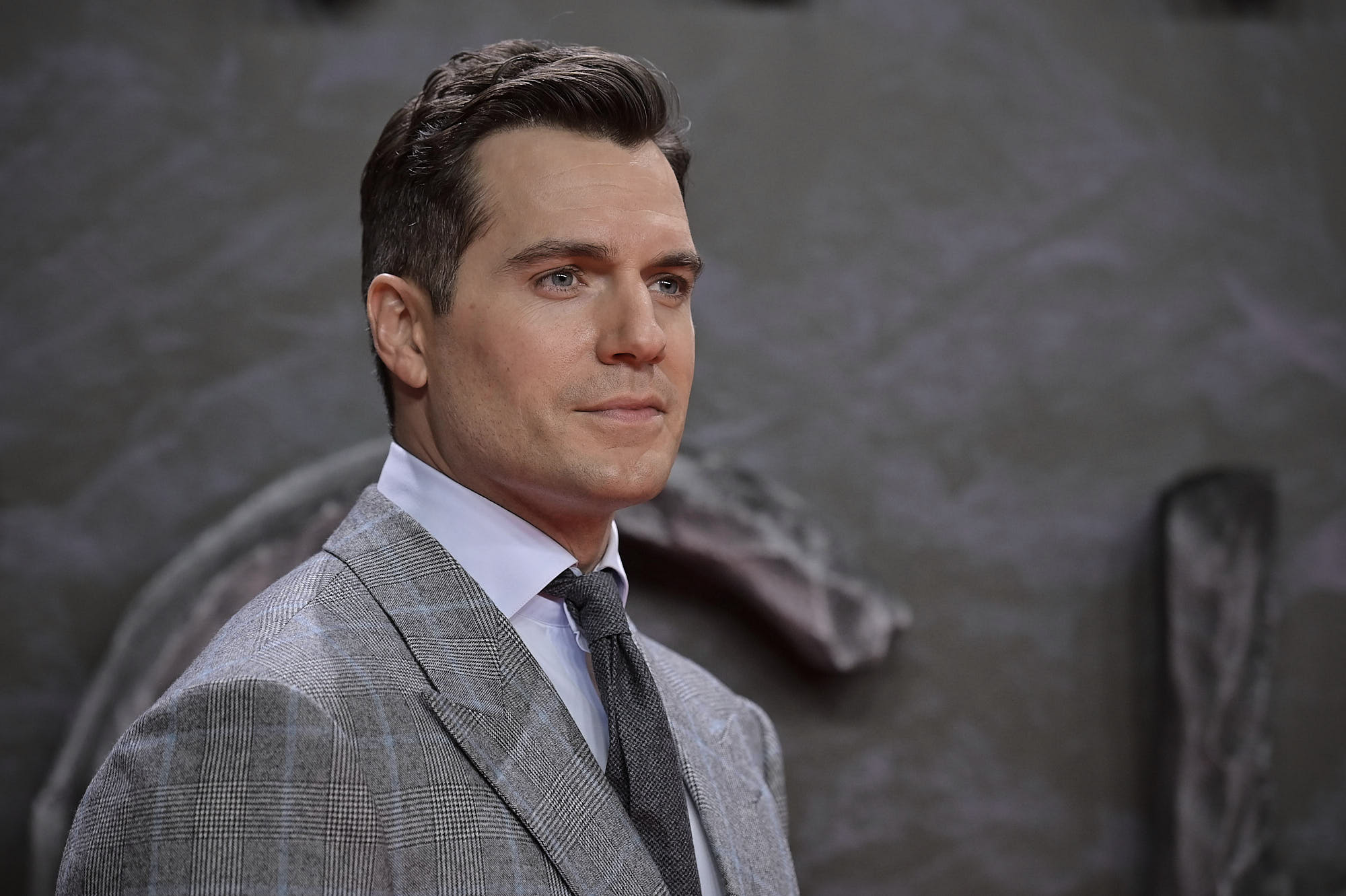 Superman returns: Henry Cavill announces that he's coming back for future  DC films (VIDEO)