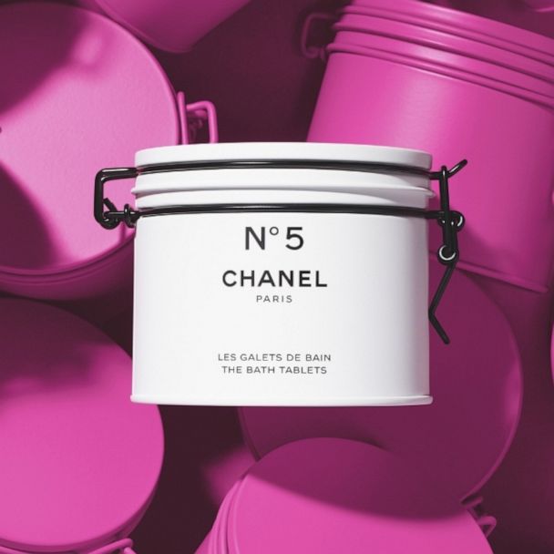 CHANEL transforms its iconic N°5 into collector's items - Buro 24/7