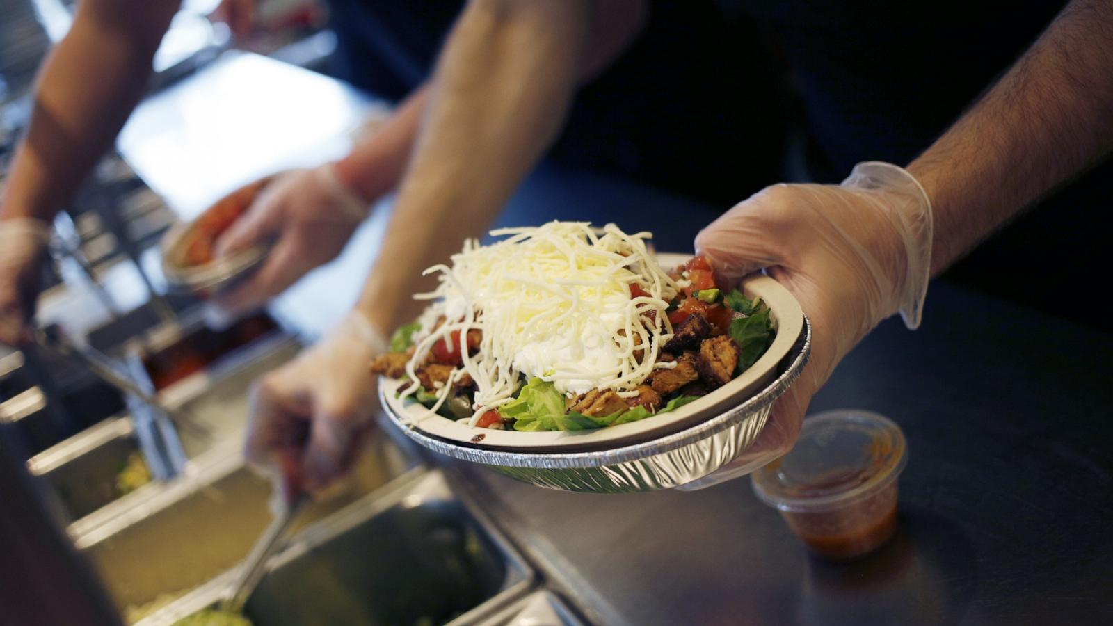 PHOTO: An employee prepares a burrito bowl at a Chipotle Mexican Grill Inc. restaurant in Louisville, Feb. 2, 2019.