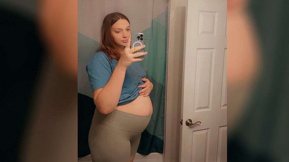 PHOTO: Chloe is pictured during her 2022 pregnancy with her daughter Laila.